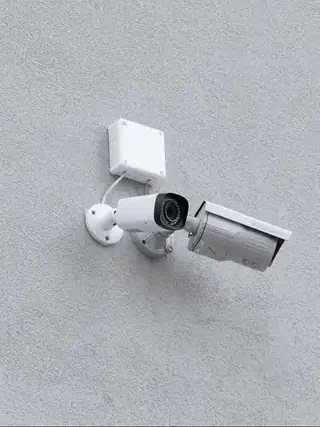 Security cameras mounted on the wall of a commercial building